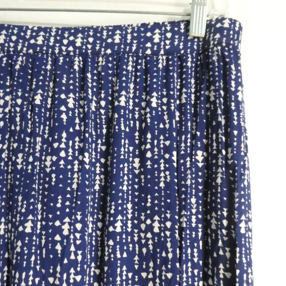 EVERLY | large | Blue and White Patterned Lined Skirt | Stretchy Waistband | NWT - Picture 5 of 16